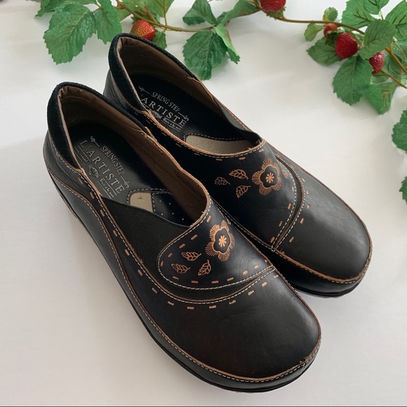 L’ ARTISTE Shoes - NWOT L’ARTISTE  BURBANK Leather Clogs